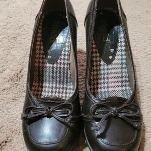 Women's shoes size 8